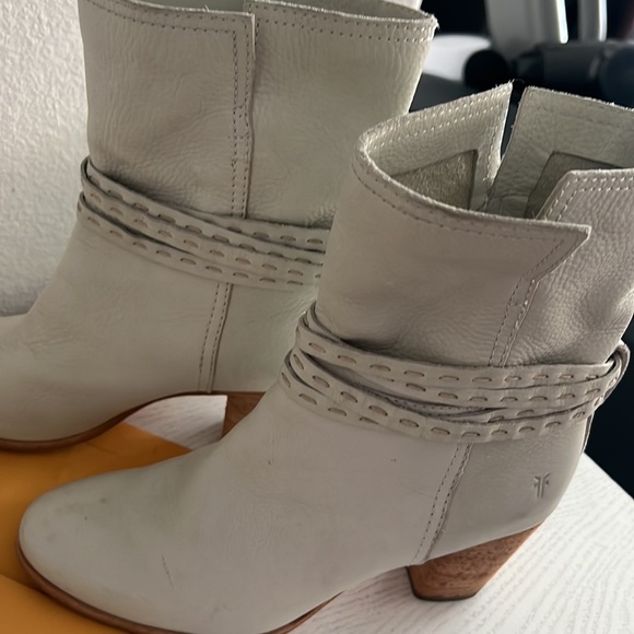 FRYE white leather boots 8B women - Picture 2 of 5